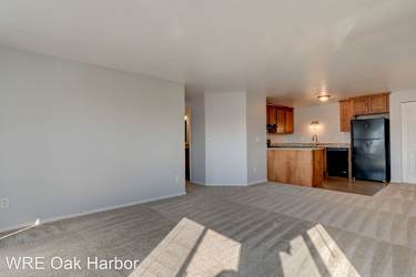 952 SE Ely St - Oak Harbor, WA