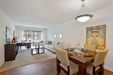 Lakeside Village Apartments - Clinton Township, MI