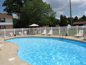 Hickory Arms/Penngrove Village Apartments - Hermitage, PA