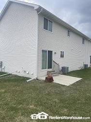 5224 Foxfield Dr NW - Rochester, MN