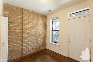 2834 N Albany Ave - Chicago, IL