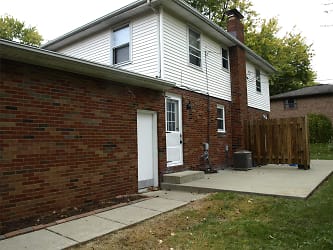2415 Carlyle St NW unit 1 - Massillon, OH