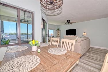 898 Buttonwood Dr #104 - Fort Myers Beach, FL