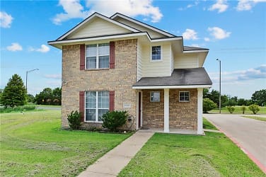 4001 Southern Trace Ct - College Station, TX