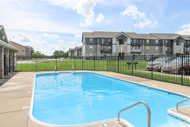 Golden Pond Apartments - Springfield, MO
