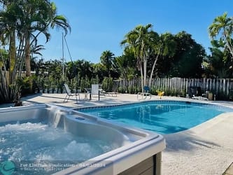 2401 Andros Ln - Fort Lauderdale, FL