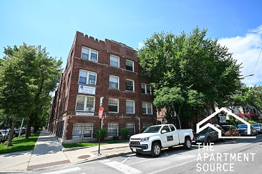 3263 W Wrightwood Ave unit 2P - Chicago, IL