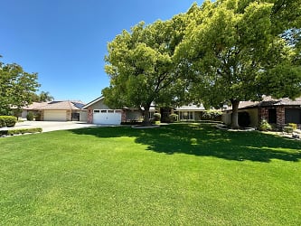 5400 Spring Canyon Ct - Bakersfield, CA