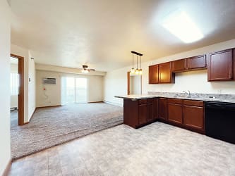 Sunset Pointe Apartments - Minot, ND
