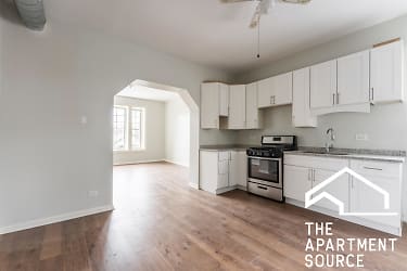 2426 N Clybourn Ave unit 2 - Chicago, IL
