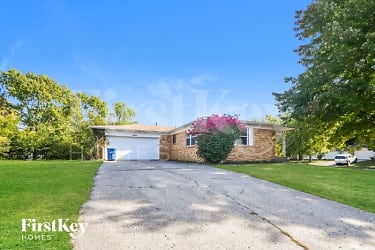 10405 Curry Ct - Indianapolis, IN
