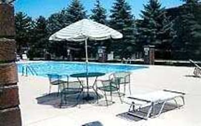 Kings Cove/Pines And Hampton Place Apartments - Toledo, OH