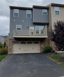 301 Courage Ln - Cranberry Township, PA