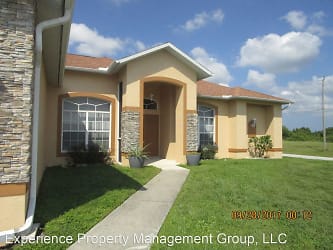 1906 NW 8th Place - Cape Coral, FL