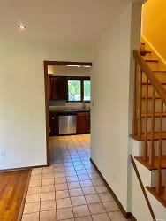 207 Burr Rd Apartments - East Northport, NY