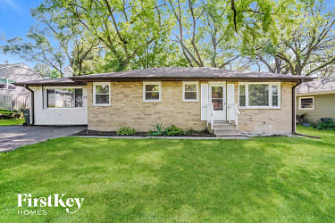 138 Linden Ave - East Dundee, IL