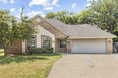 2002 N Benjamin St - Stillwater, OK