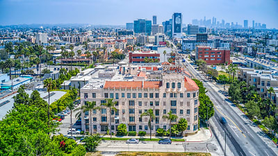 Los Altos Apartments - Los Angeles, CA