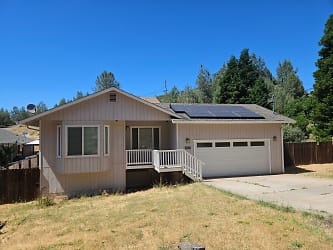10120 Point Lakeview Rd - Kelseyville, CA