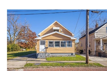 3451 E 73rd St - Cleveland, OH