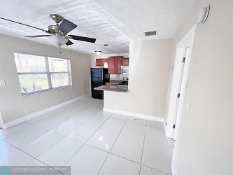824 NE 17th Terrace - Fort Lauderdale, FL