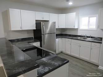 280 W Monroe St - Dundee, MI