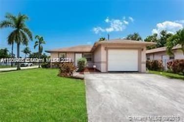 2800 NW 7th St - Fort Lauderdale, FL