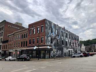 220 W 2nd St - Dubuque, IA
