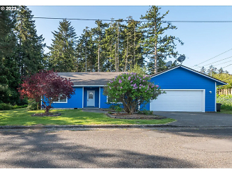 2515 Kinney St unit NORTH - North Bend, OR