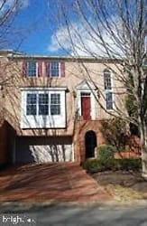 9441 Turnberry Dr - Potomac, MD