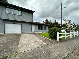 1098 SW Hensley Rd - Troutdale, OR