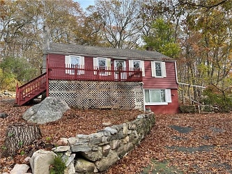 230 Cow Hill Rd - Groton, CT