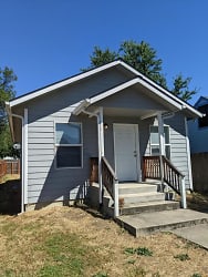 521 W First Ave - Sutherlin, OR