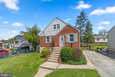 5422 Clifton Ave - Baltimore, MD