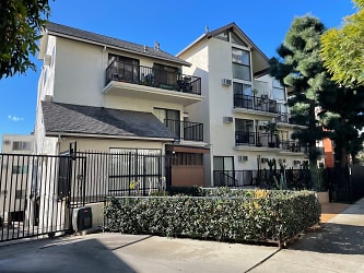 Shoreham Pines Apartments - West Hollywood, CA
