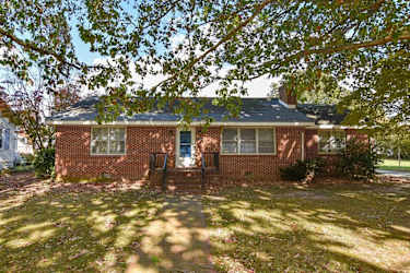 24411 Maxwell St - Parksley, VA