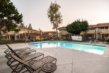 Camarillo Oaks Apartments - Camarillo, CA