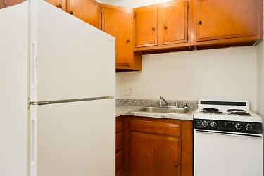 1 Bed 1 Bath Apartment For Rent! Great Location! 1/2 Month Free Rent!! - Grand Forks, ND