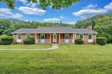 1066 Coopers Cove Rd - Hardy, VA