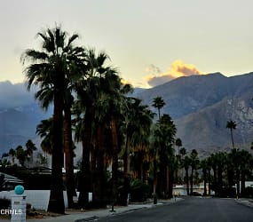 2166 N Indian Canyon Dr #B - Palm Springs, CA