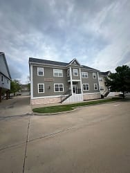 2120 Cherry Hill Dr - Columbia, MO