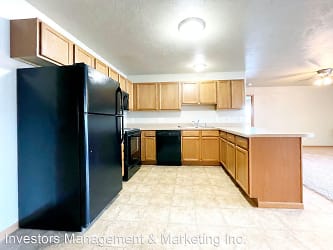 Crossings At The Bluffs Apartments - Minot, ND