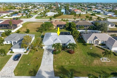 1711 SW 43rd St - Cape Coral, FL