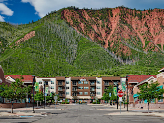 Green Leaf Lofts Apartments - Glenwood Springs, CO