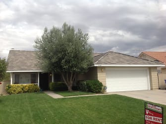 15587 Amber Pointe Dr - Victorville, CA