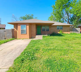 773 SW 2nd St - Moore, OK