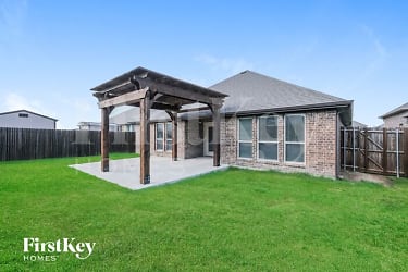 3129 Hollow Branch Dr - Royse City, TX