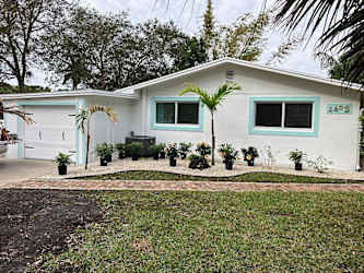 1408 SW Palm City Rd - Stuart, FL