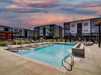 Avalon Flatirons Apartments - Lafayette, CO