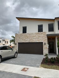 8143 NW 105th Ave #8143 - Doral, FL